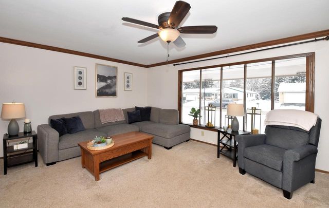 631 Hialeah DRIVE, Racine, WI 53402