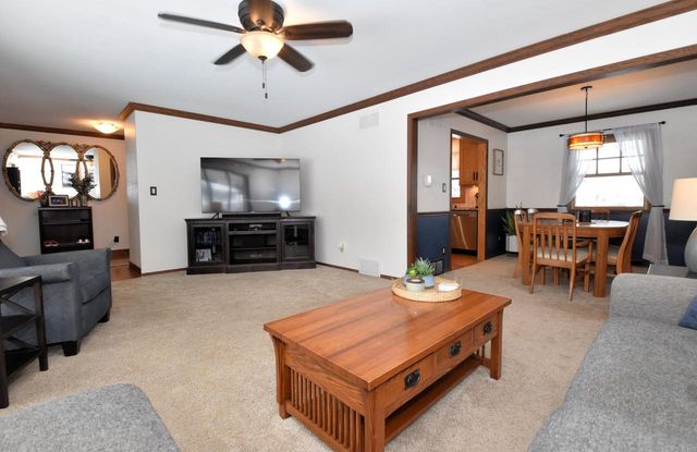 631 Hialeah DRIVE, Racine, WI 53402