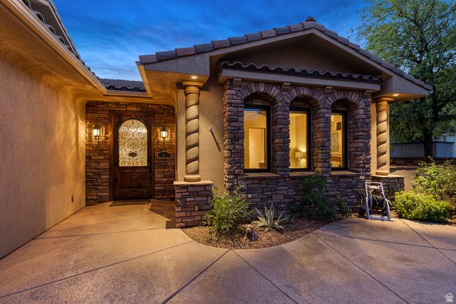 1941 N CASCADE CANYON DR, St. George, UT 84770