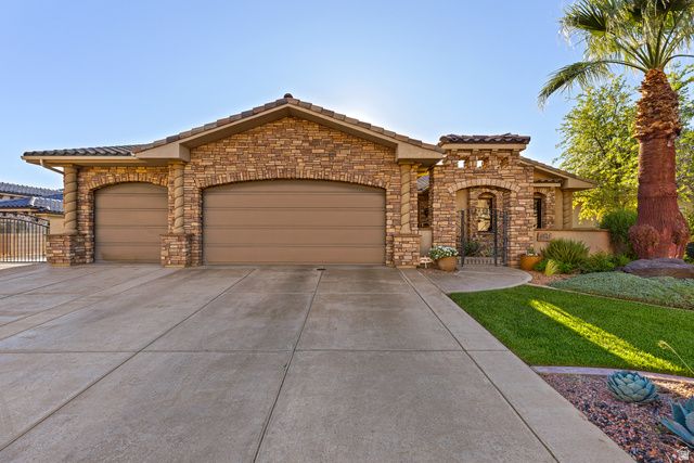 1941 N CASCADE CANYON DR, St. George, UT 84770
