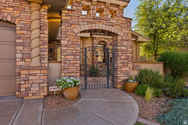 1941 N CASCADE CANYON DR, St. George, UT 84770