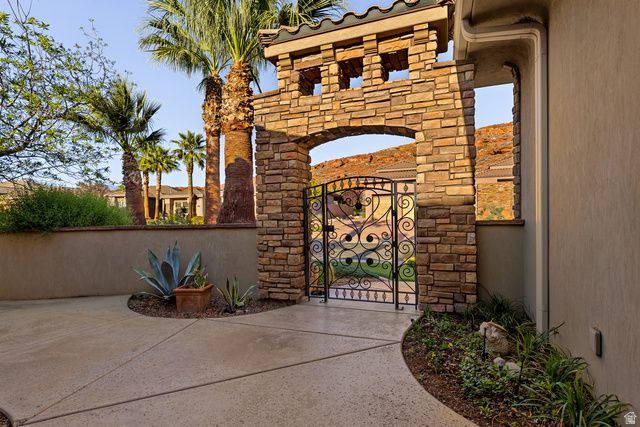 1941 N CASCADE CANYON DR, St. George, UT 84770