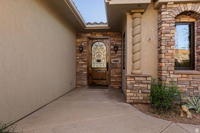 1941 N CASCADE CANYON DR, St. George, UT 84770
