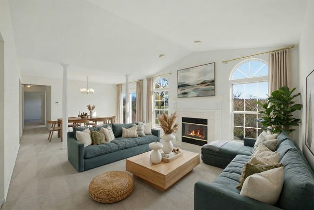 1447 Club Drive A, Glendale Heights, IL 60139