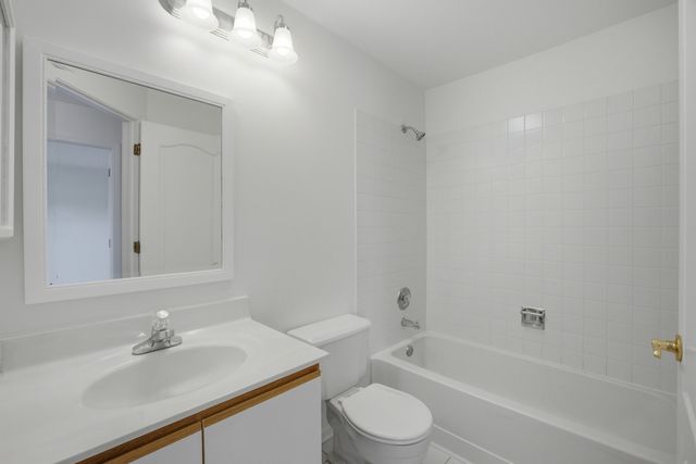 1447 Club Drive A, Glendale Heights, IL 60139