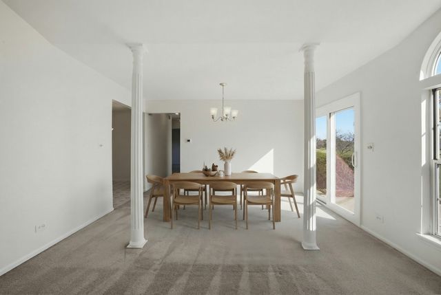 1447 Club Drive A, Glendale Heights, IL 60139