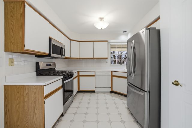 1447 Club Drive A, Glendale Heights, IL 60139