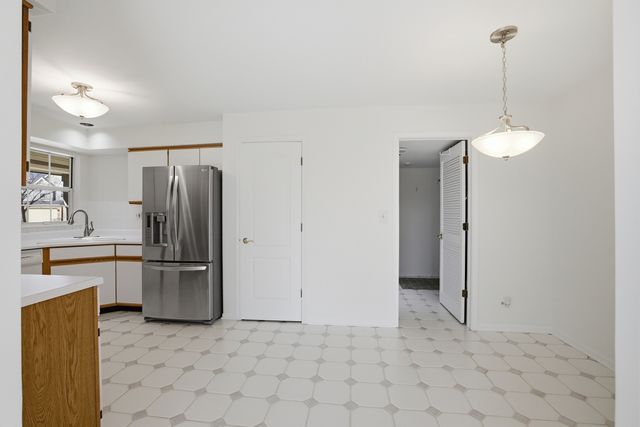 1447 Club Drive A, Glendale Heights, IL 60139