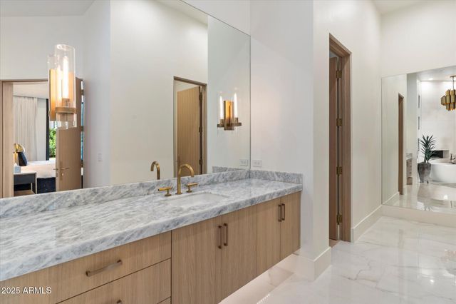 5517 N 68TH Place, Paradise Valley, AZ 85253