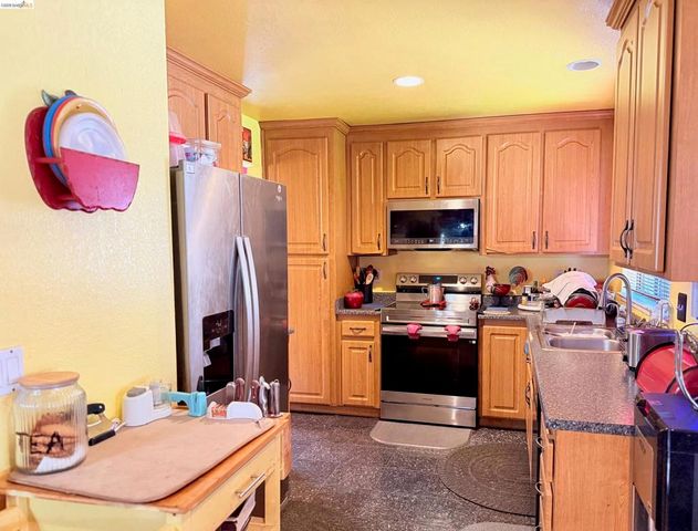 133 Meadowlark Way, Hercules, CA 94547