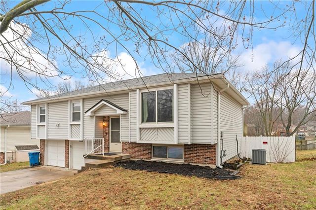 1422 N Blue Mills Road, Independence, MO 64056