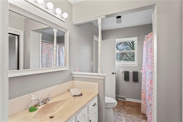 1422 N Blue Mills Road, Independence, MO 64056