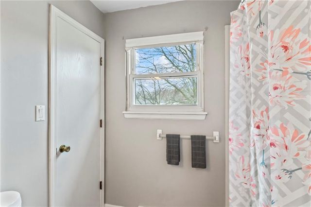 1422 N Blue Mills Road, Independence, MO 64056