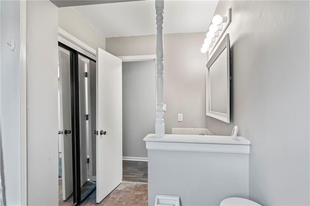 1422 N Blue Mills Road, Independence, MO 64056