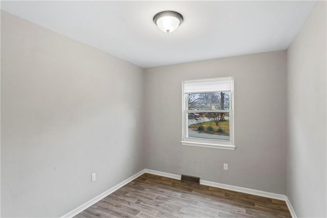 1422 N Blue Mills Road, Independence, MO 64056