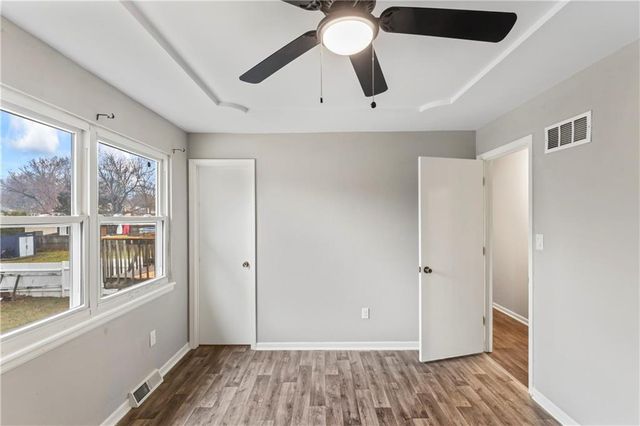 1422 N Blue Mills Road, Independence, MO 64056