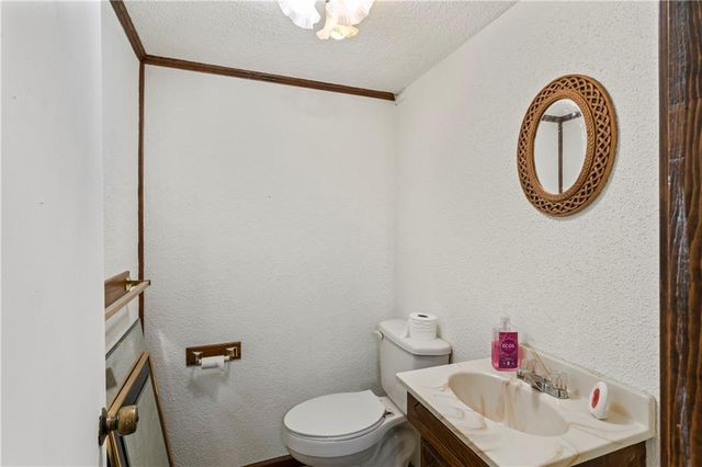 1422 N Blue Mills Road, Independence, MO 64056