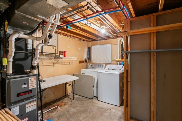 1422 N Blue Mills Road, Independence, MO 64056