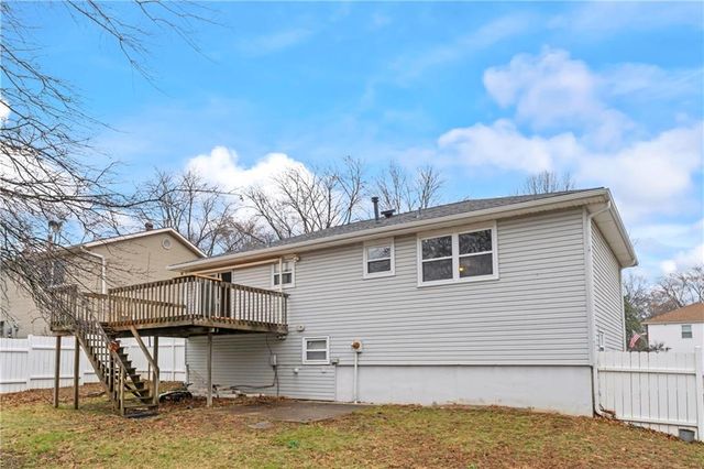 1422 N Blue Mills Road, Independence, MO 64056