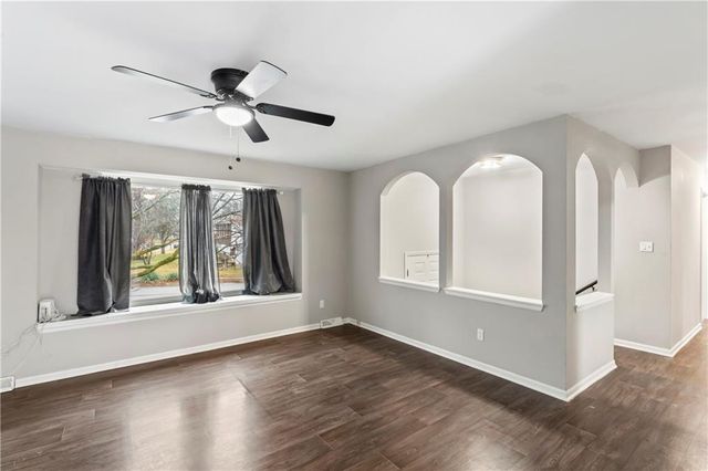 1422 N Blue Mills Road, Independence, MO 64056