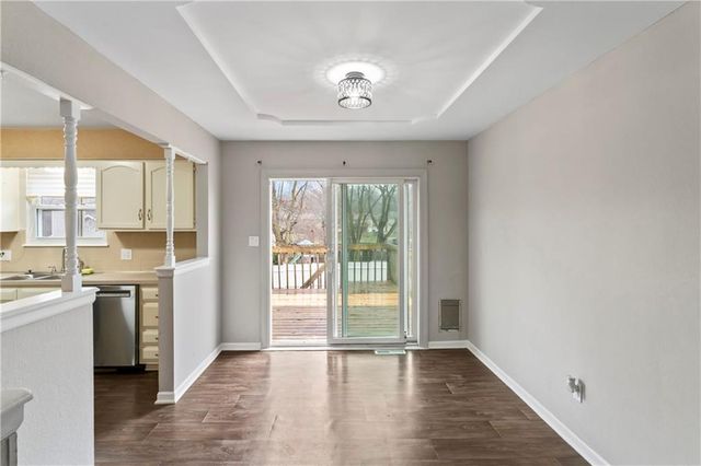 1422 N Blue Mills Road, Independence, MO 64056