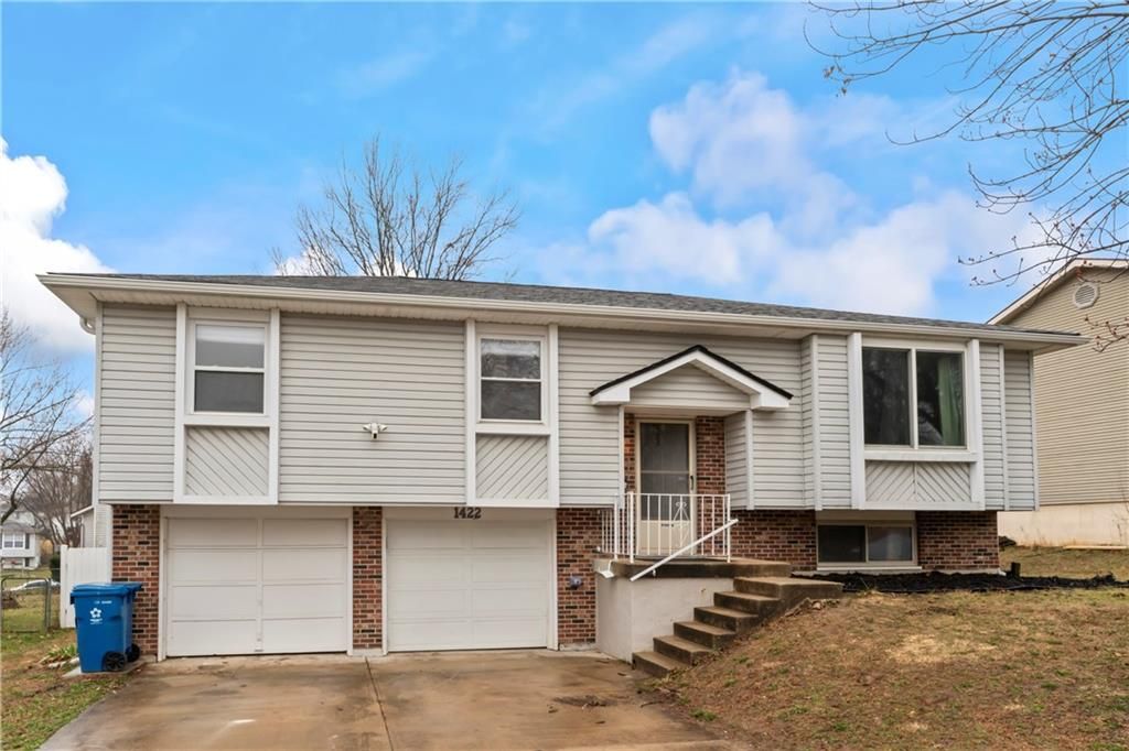 1422 N Blue Mills Road, Independence, MO 64056