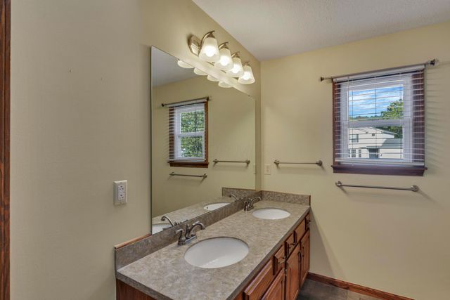 965 Nadine Drive, Heath, OH 43056