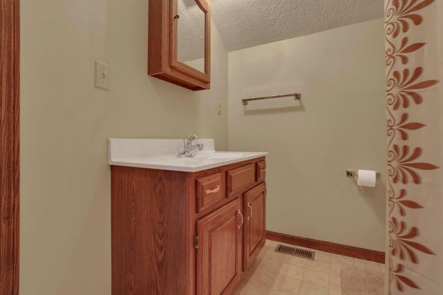 965 Nadine Drive, Heath, OH 43056