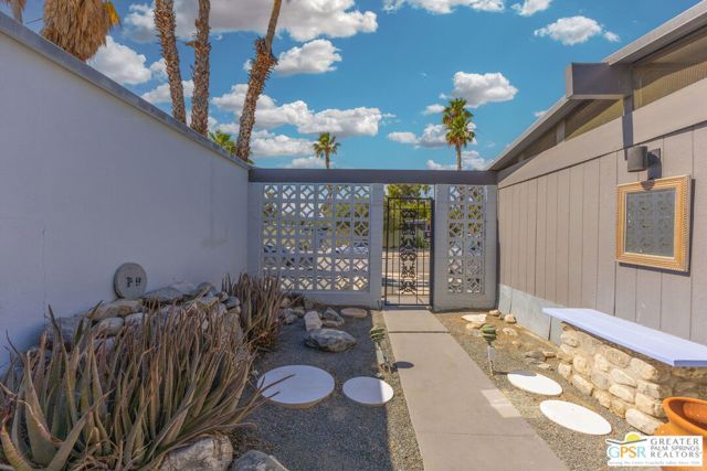 784 E Alexander Way, Palm Springs, CA 92262