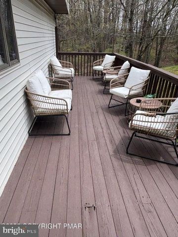 1298 GLADE DR S, Long Pond, PA 18334