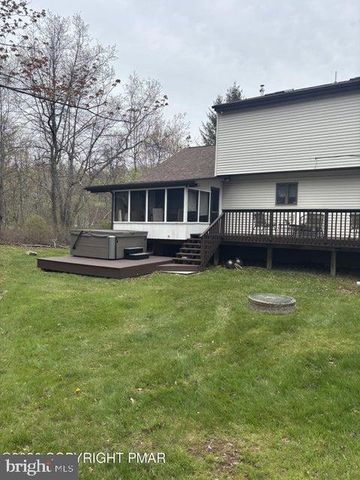1298 GLADE DR S, Long Pond, PA 18334