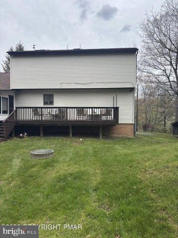 1298 GLADE DR S, Long Pond, PA 18334