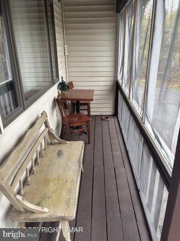1298 GLADE DR S, Long Pond, PA 18334