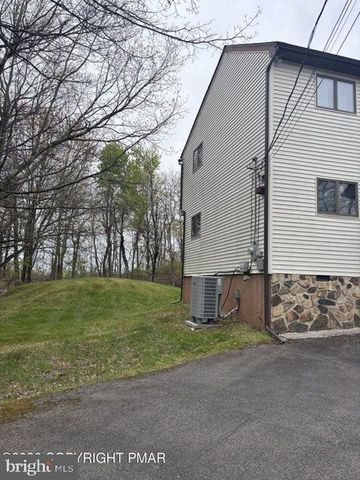 1298 GLADE DR S, Long Pond, PA 18334