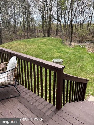 1298 GLADE DR S, Long Pond, PA 18334