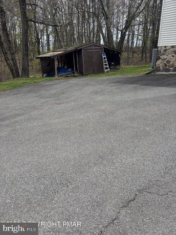 1298 GLADE DR S, Long Pond, PA 18334