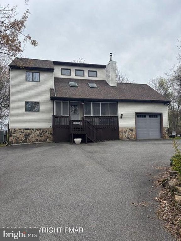1298 GLADE DR S, Long Pond, PA 18334