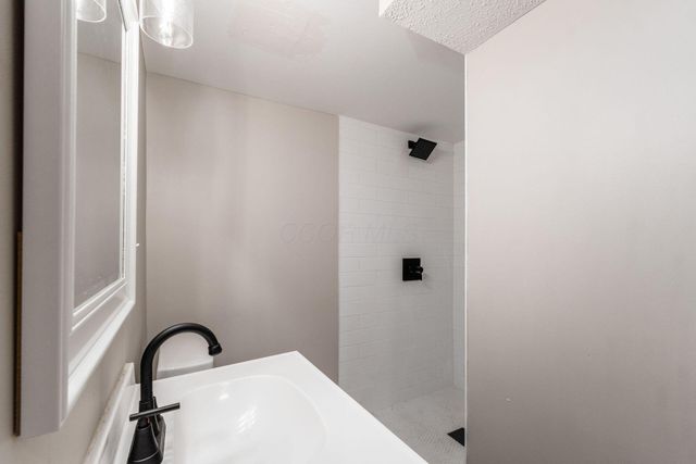 2725 Homecroft Drive, Columbus, OH 43211