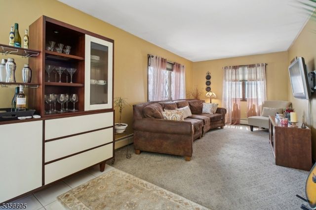 37 Greene Ave, Totowa Boro, NJ 07512