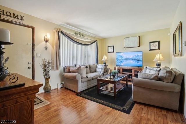 37 Greene Ave, Totowa Boro, NJ 07512