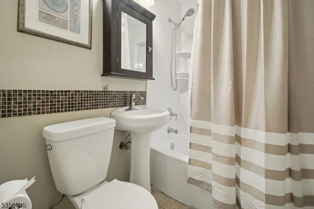 37 Greene Ave, Totowa Boro, NJ 07512