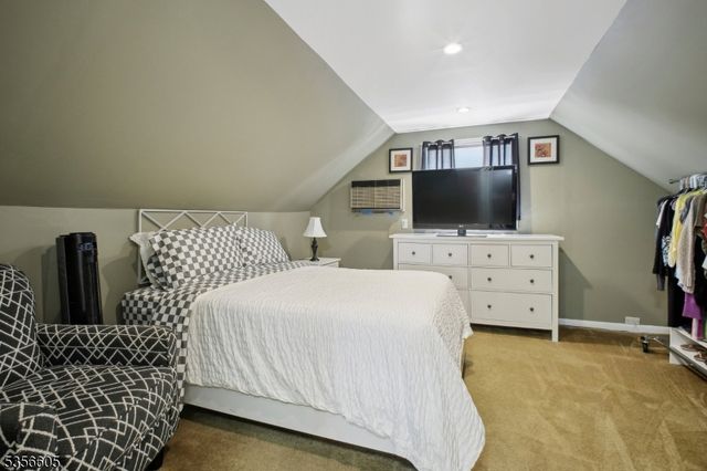 37 Greene Ave, Totowa Boro, NJ 07512