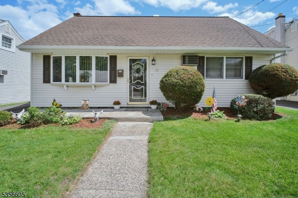 37 Greene Ave, Totowa Boro, NJ 07512