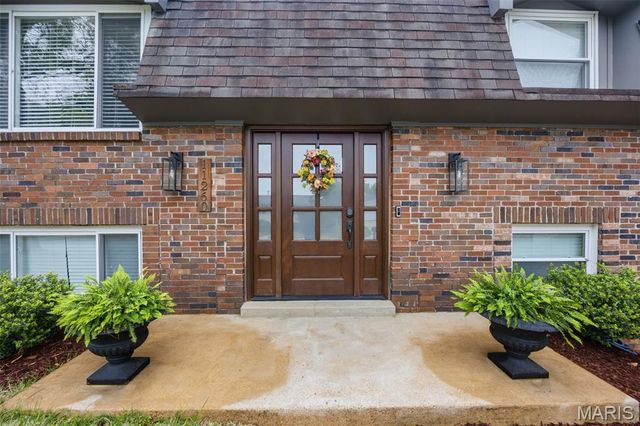 11260 Claywood Drive, St Louis, MO 63126
