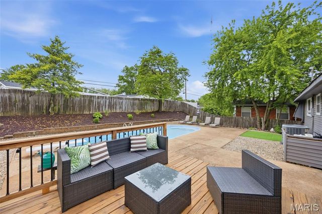 11260 Claywood Drive, St Louis, MO 63126