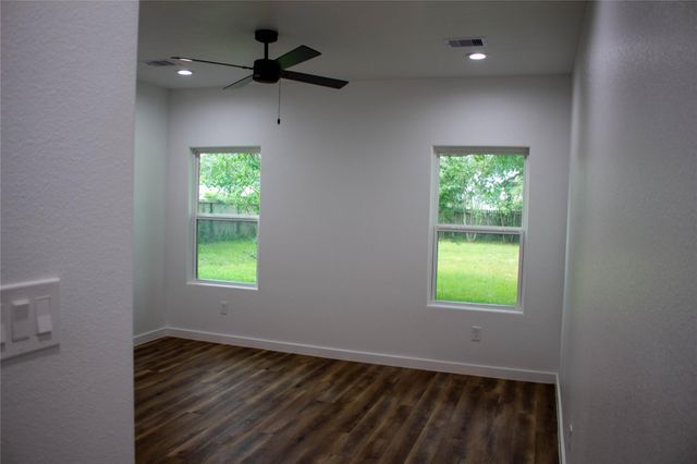 106 Runnels Street B, Willis, TX 77378