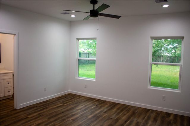 106 Runnels Street B, Willis, TX 77378