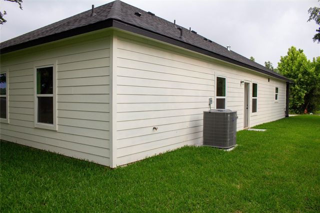 106 Runnels Street B, Willis, TX 77378