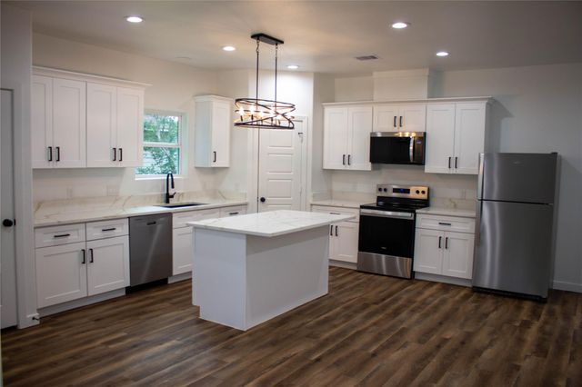 106 Runnels Street B, Willis, TX 77378