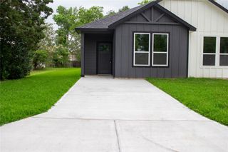 106 Runnels Street B, Willis, TX 77378